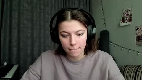 Snapshot of terranaufzinger chatting on 02/11/26, 06:18 Anny Simpson online show from 02/11/26, 06:18