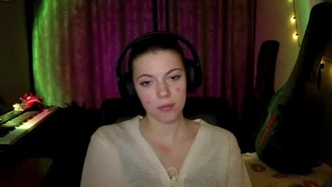 Snapshot of terranaufzinger chatting on 04/13/26, 09:31 Anny Simpson online show from 04/13/26, 09:31