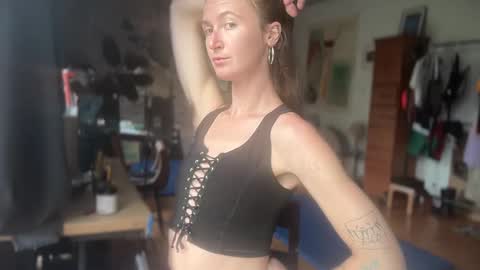 Snapshot of terraworship chatting on 09/25/25, 04:00 Terra Worship Findomme online show from 09/25/25, 04:00