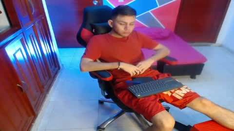 Snapshot of terryy_hot chatting on 04/20/26, 10:29 terryy_hot online show from 04/20/26, 10:29