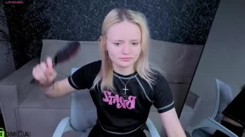 Tessa online show from 04/25/26, 01:52