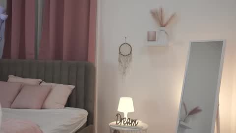 Tessa online show from 12/21/25, 02:13