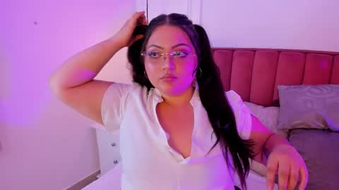 Snapshot of tessa_sinclaire chatting on 10/04/25, 08:29 TERESA online show from 10/04/25, 08:29