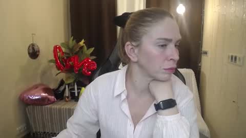 Snapshot of tessadaybreak chatting on 02/19/25, 04:00 tessadaybreak online show from 02/19/25, 04:00