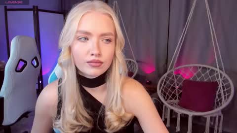 TessaHamilton online show from 11/16/25, 07:58