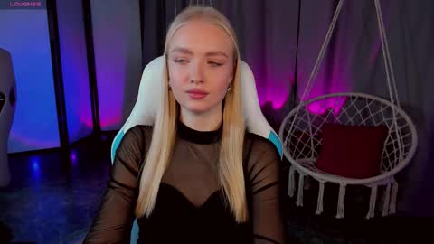 TessaHamilton online show from 12/21/25, 08:10