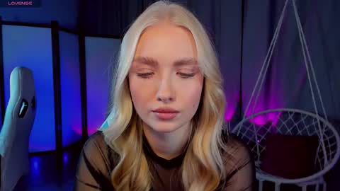 TessaHamilton online show from 12/22/25, 07:49