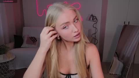 Snapshot of tessahamilton chatting on 03/07/26, 09:50 TessaHamilton online show from 03/07/26, 09:50