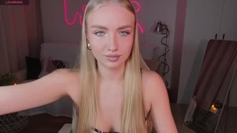 Snapshot of tessahamilton chatting on 03/08/26, 02:10 TessaHamilton online show from 03/08/26, 02:10