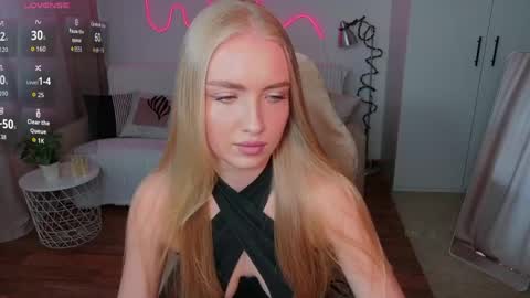 Snapshot of tessahamilton chatting on 04/28/26, 12:10 TessaHamilton online show from 04/28/26, 12:10