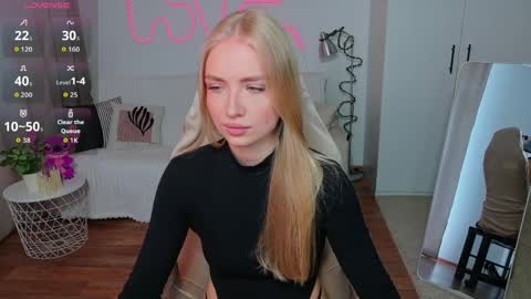 Snapshot of tessahamilton chatting on 05/05/26, 08:33 TessaHamilton online show from 05/05/26, 08:33