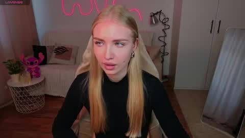 Snapshot of tessahamilton chatting on 05/12/26, 12:35 TessaHamilton online show from 05/12/26, 12:35