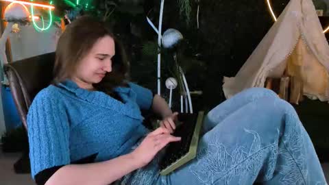 Snapshot of tessamill chatting on 09/15/25, 05:07 Tessa online show from 09/15/25, 05:07