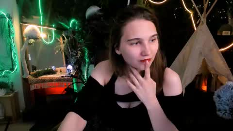 Snapshot of tessamill chatting on 09/18/25, 05:42 Tessa online show from 09/18/25, 05:42