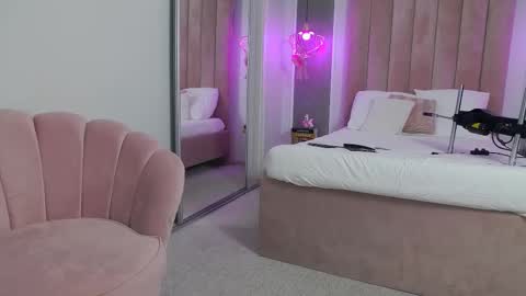 tessaquins online show from 10/19/25, 05:35