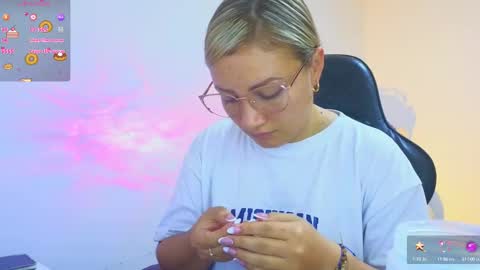 Tessy online show from 09/19/25, 04:51