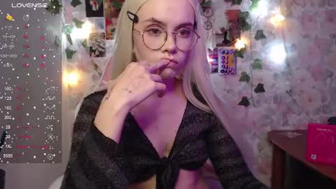 Snapshot of tessie_sun chatting on 07/17/26, 08:57 Tessy online show from 07/17/26, 08:57