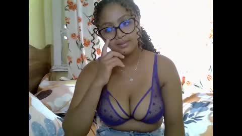 Snapshot of tessmia chatting on 04/20/26, 07:33 tessmia online show from 04/20/26, 07:33
