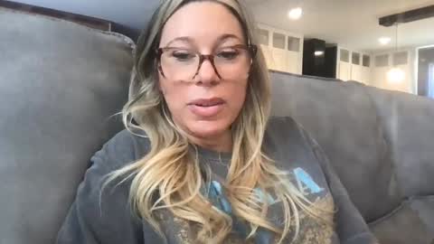 Snapshot of texas_blonde chatting on 09/09/25, 05:45 Daphne Summers online show from 09/09/25, 05:45