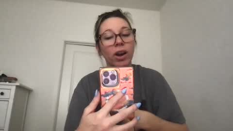 Snapshot of texas_blonde chatting on 12/17/25, 05:30 Daphne Summers online show from 12/17/25, 05:30