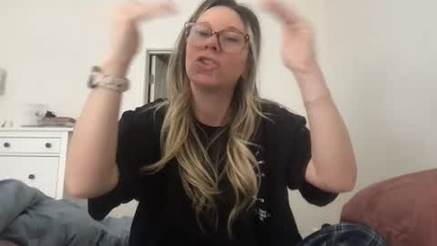 Snapshot of texas_blonde chatting on 02/09/26, 07:07 Daphne Summers online show from 02/09/26, 07:07