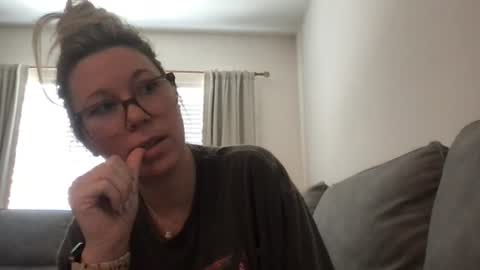 Snapshot of texas_blonde chatting on 06/12/26, 05:01 Daphne Summers online show from 06/12/26, 05:01