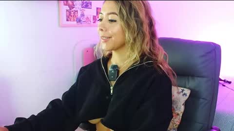 Snapshot of texas_curvykitten chatting on 04/30/26, 10:21 texas_curvykitten online show from 04/30/26, 10:21