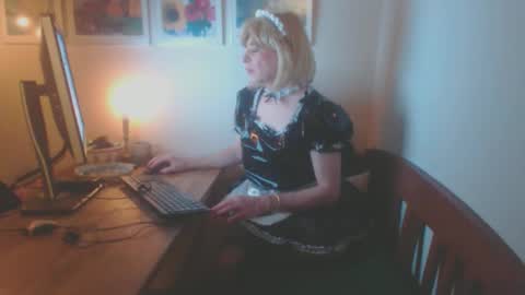 Snapshot of tgirlsub4domq chatting on 12/05/25, 08:38 Tgirlsub4DomQ online show from 12/05/25, 08:38