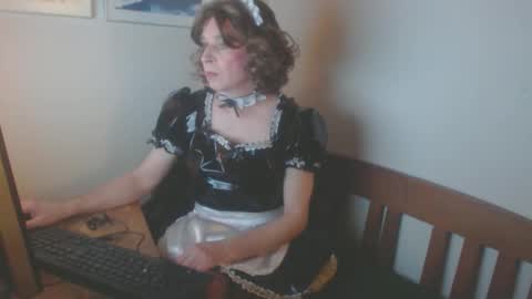 Snapshot of tgirlsub4domq chatting on 12/21/25, 01:35 Tgirlsub4DomQ online show from 12/21/25, 01:35