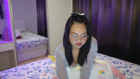 Snapshot of thailand4you chatting on 12/11/24, 02:11 AbbieThai online show from 12/11/24, 02:11