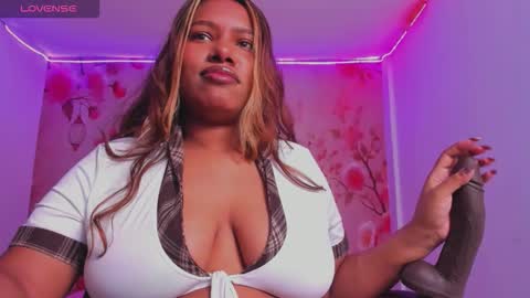 Snapshot of thais_waldrof chatting on 02/21/26, 06:14 Andreina online show from 02/21/26, 06:14