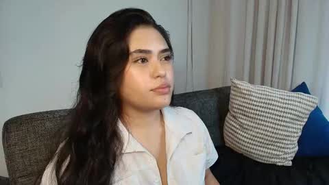 Snapshot of thaisadara24 chatting on 05/20/26, 10:05 T H A I S online show from 05/20/26, 10:05