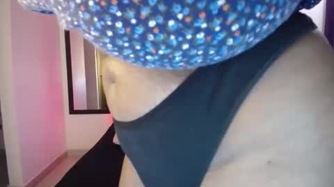 Snapshot of thalia_joness chatting on 10/29/25, 01:24 Thalia online show from 10/29/25, 01:24