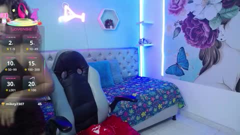 Andrea online show from 11/26/25, 08:32