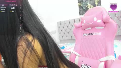 Snapshot of thalia_ssmith chatting on 03/25/26, 09:43 thalia online show from 03/25/26, 09:43