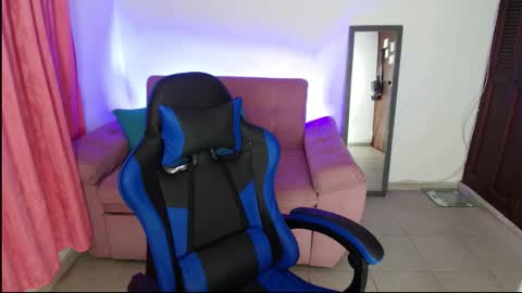 Snapshot of thalianabrunette chatting on 11/23/25, 01:27 Thaliana0498 online show from 11/23/25, 01:27