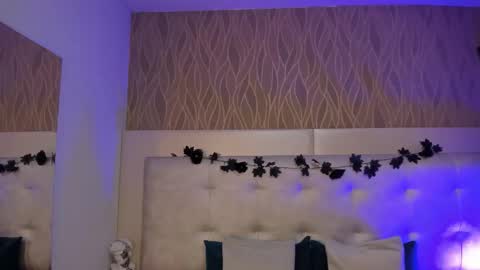 Snapshot of thaliawest chatting on 12/20/25, 07:10 ThaliaWest online show from 12/20/25, 07:10