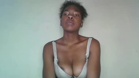 thalyra online show from 04/22/26, 03:31