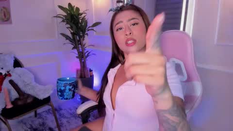 Snapshot of thamaragen_ chatting on 02/21/26, 10:44 tamara gen online show from 02/21/26, 10:44