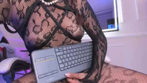 Snapshot of thamaragen_ chatting on 03/10/26, 01:21 tamara gen online show from 03/10/26, 01:21