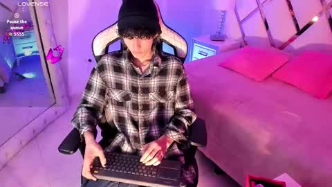 Snapshot of thanier_18 chatting on 02/19/26, 07:32 thanier_18 online show from 02/19/26, 07:32