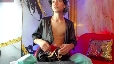 Snapshot of thanier_18 chatting on 03/08/26, 02:10 thanier_18 online show from 03/08/26, 02:10