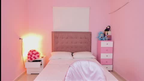 Independent model online show from 12/07/24, 07:10