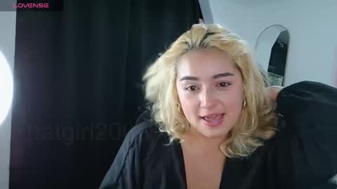 Snapshot of thatgirl2003 chatting on 01/18/26, 01:04 online show from 01/18/26, 01:04