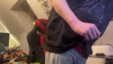 Snapshot of the420duderino chatting on 11/14/25, 04:00 the420duderino online show from 11/14/25, 04:00