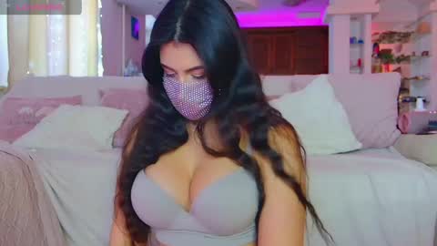Snapshot of the__sabenna chatting on 05/07/26, 01:27 Madina online show from 05/07/26, 01:27