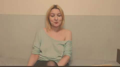 Snapshot of the_basic_instinctt chatting on 05/14/26, 10:27 Eva online show from 05/14/26, 10:27