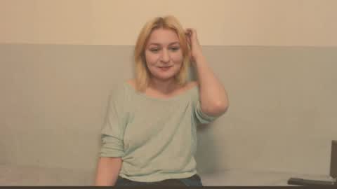Snapshot of the_basic_instinctt chatting on 05/20/26, 02:45 Eva online show from 05/20/26, 02:45