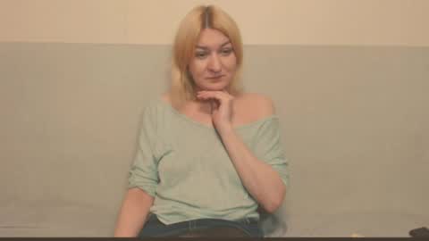 Snapshot of the_basic_instinctt chatting on 06/09/26, 11:49 Eva online show from 06/09/26, 11:49