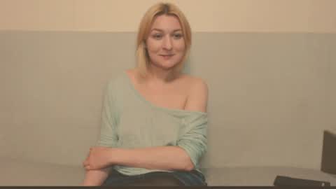 Snapshot of the_basic_instinctt chatting on 06/18/26, 10:14 Eva online show from 06/18/26, 10:14